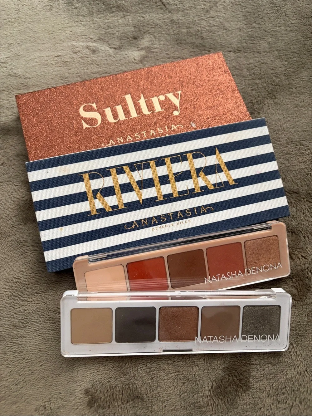 Brand name eyeshadow palette grab bag